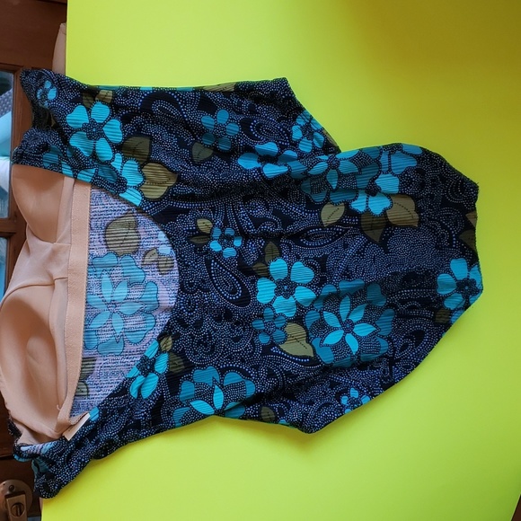 Catalina women's swimsuit, runs small, size 1x. Gently worn. Like newππββοΈ - Picture 4 of 6